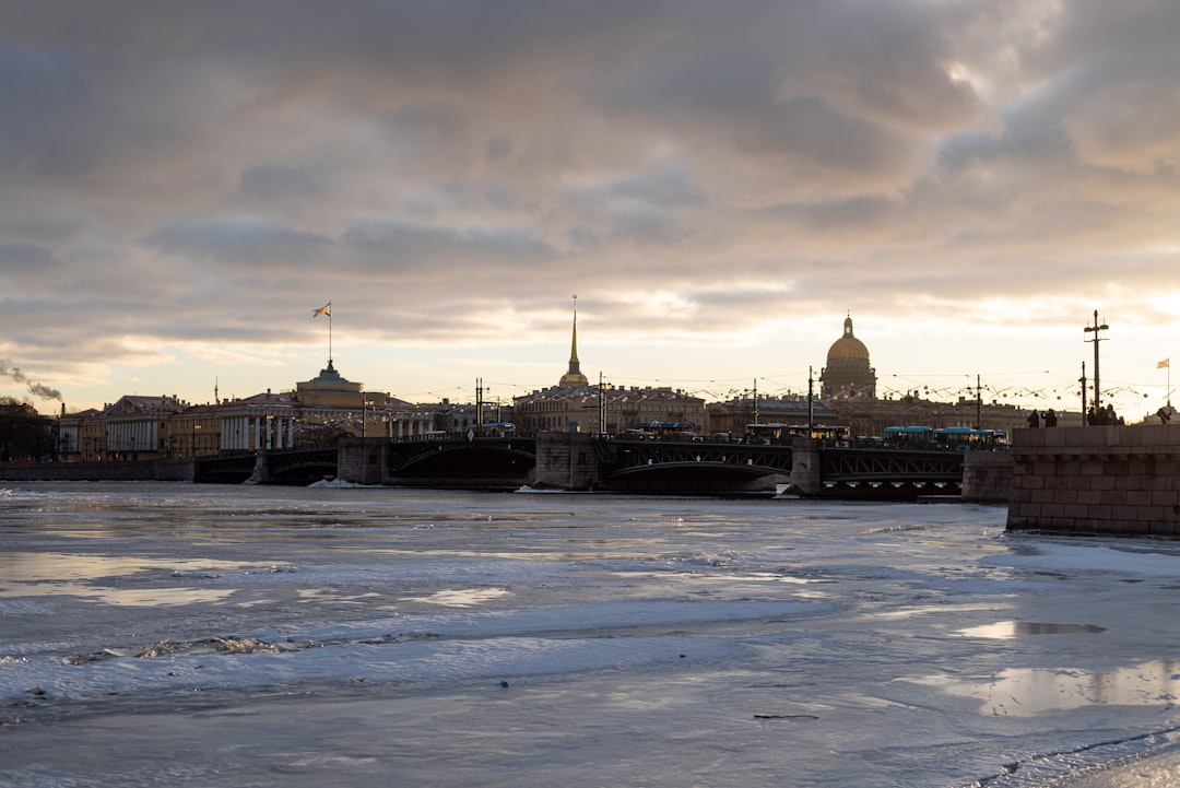 How to reach Oreshek Fortress from central Saint Petersburg?