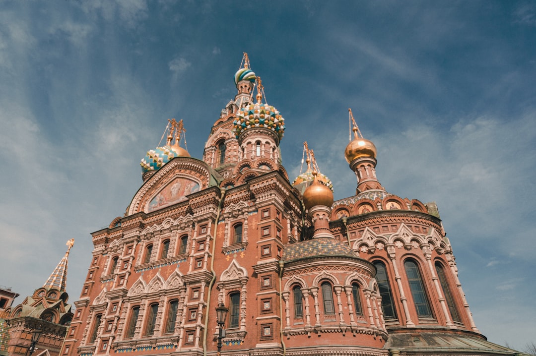 How does the museum connect to other World War II sites in Saint Petersburg?