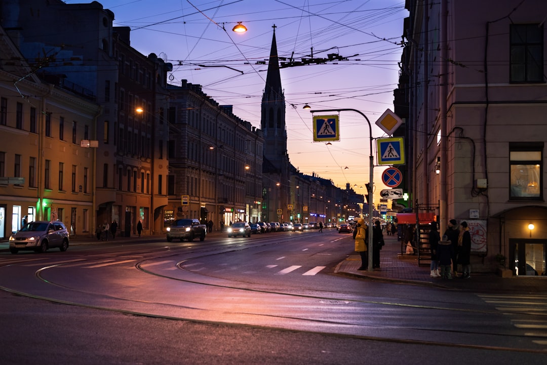 What is the fastest way to reach the city centre from Pulkovo Airport?