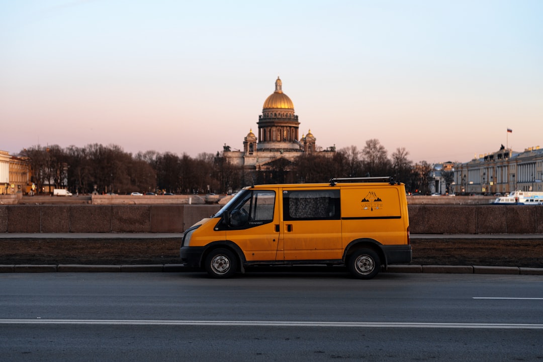 Menshikov Palace opening hours and best visiting times
