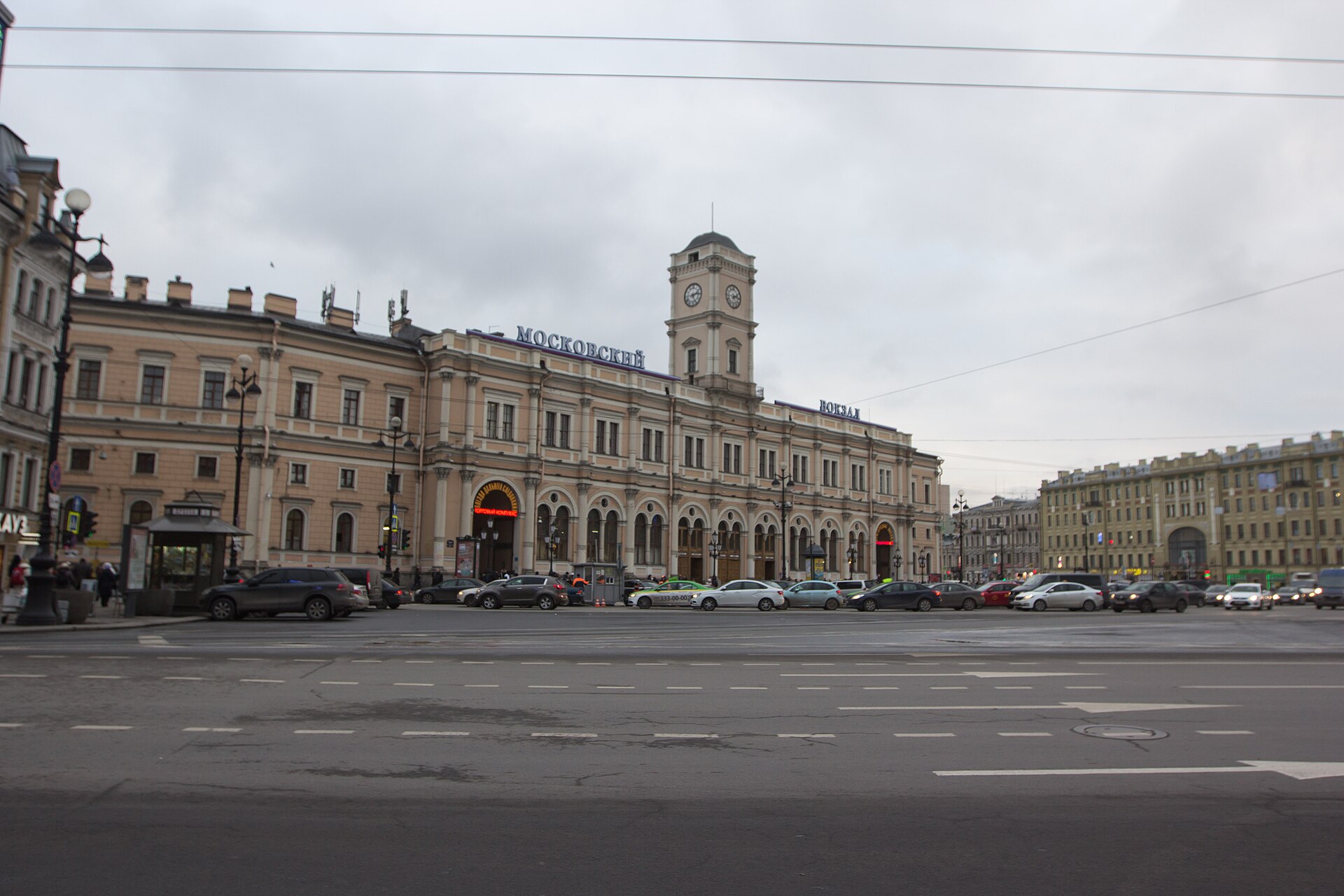 Moskovsky Station at night