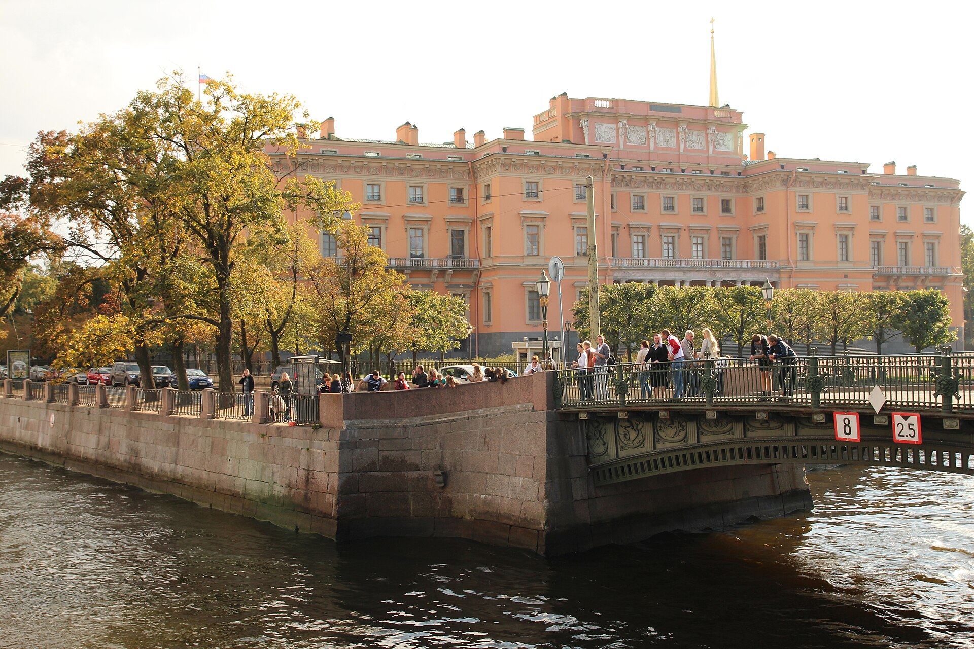 Chizhik-Pyzhik on the Fontanka Embankment