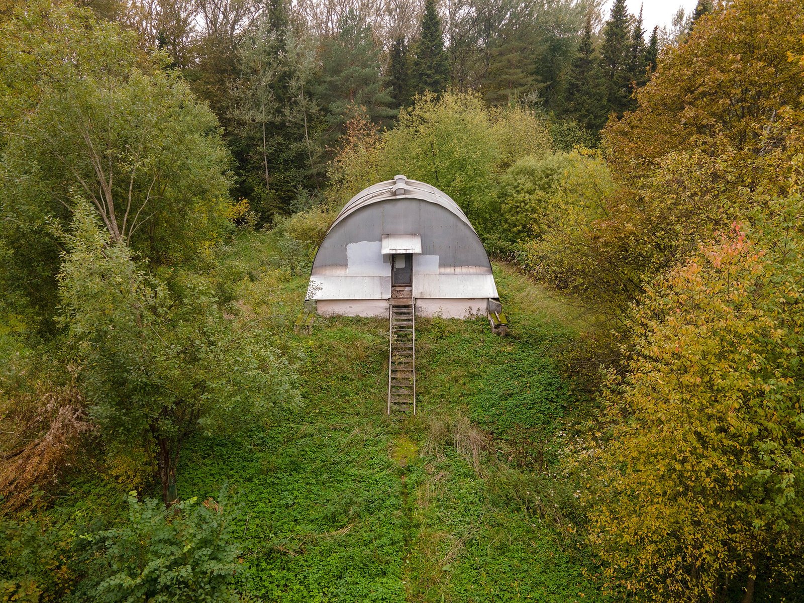 Telescope in a pavilion