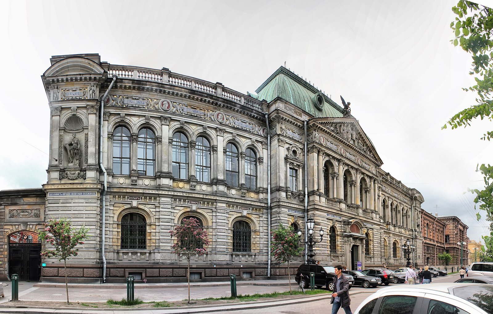 Great hall of the Stieglitz museum