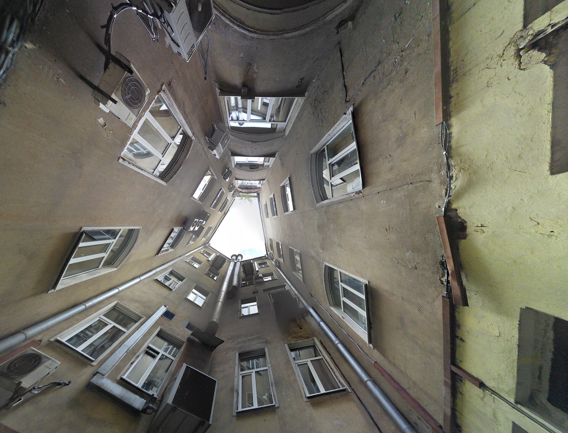 Mosaic Courtyard, Petrogradskaya