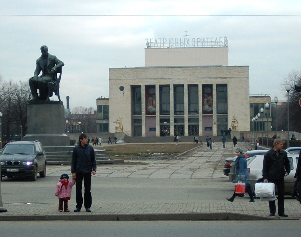 Pionerskaya Square