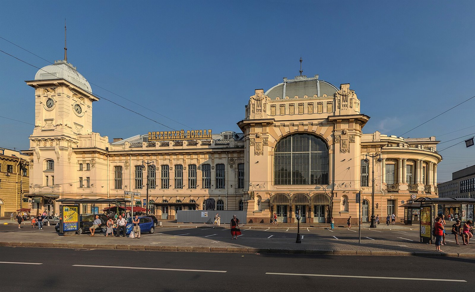 Vitebsky station nearby