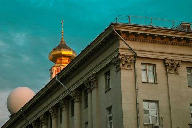 10 Iconic Soviet Architecture in Saint Petersburg – Photos and Chebureki Street Food