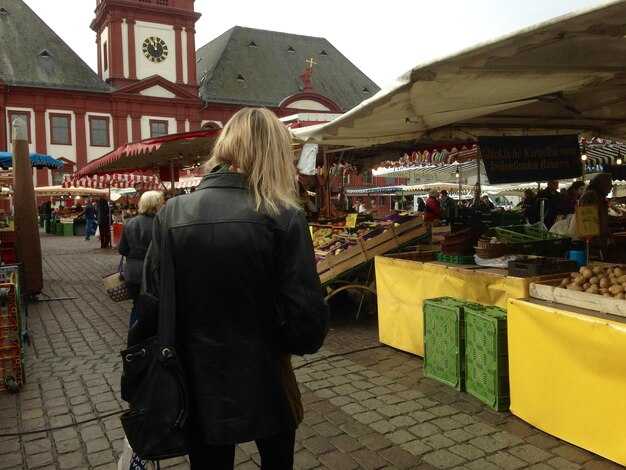 Soviet-style markets: layout, queues, and classic goods you’ll see