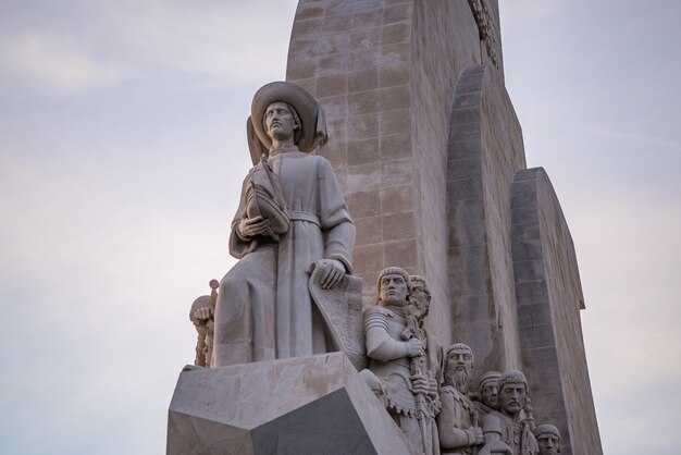 Geographic distribution: map memorials by country and city