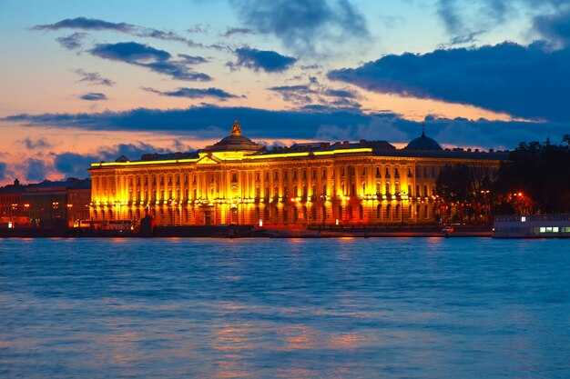 Peterhof Grand Palace grounds: best autumn routes, timing, and lighting