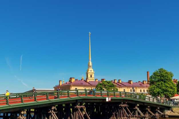 Transit and Walking Practicalities: How to Move Between Sights