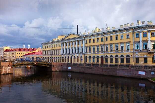 Best Angles for Capturing Palace Bridge During Golden Hour