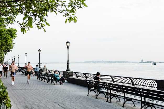 Practical Guide to Saint Petersburg Embankments and Optimal Visiting Hours