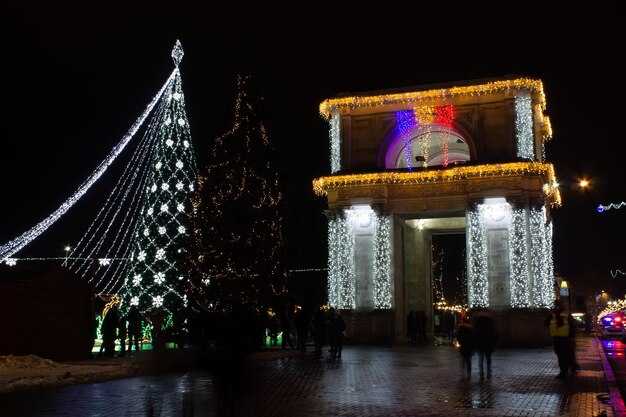 Iconic light displays: best routes and viewing spots across the city